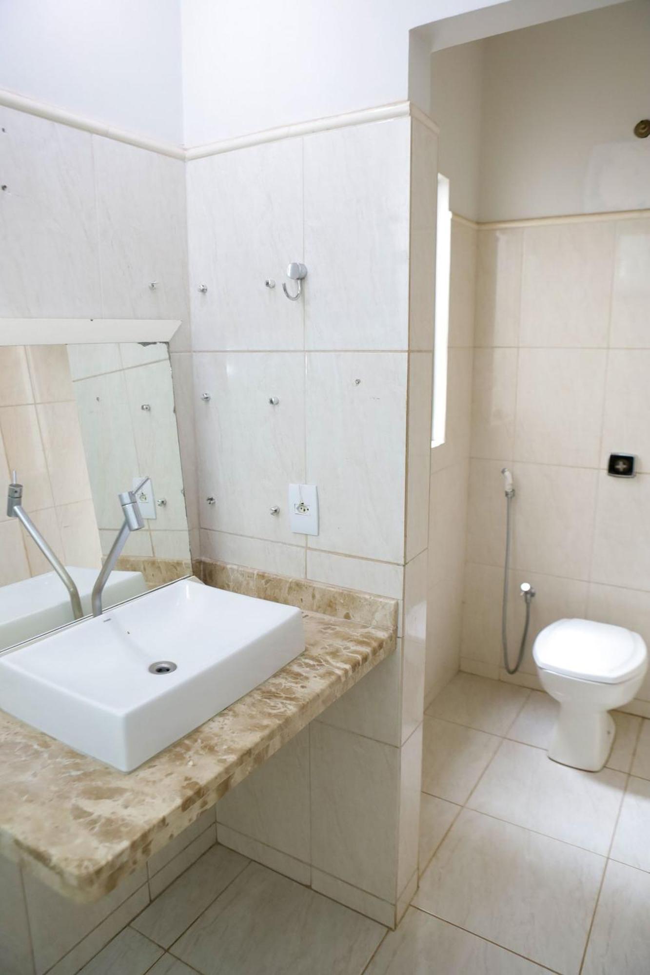 Hotel Pousada Dos Bosques - Refugio Urbano กูยาบา ภายนอก รูปภาพ
